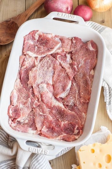 Мясо по-французски с картошкой в духовке 🥩 - Шаг 2