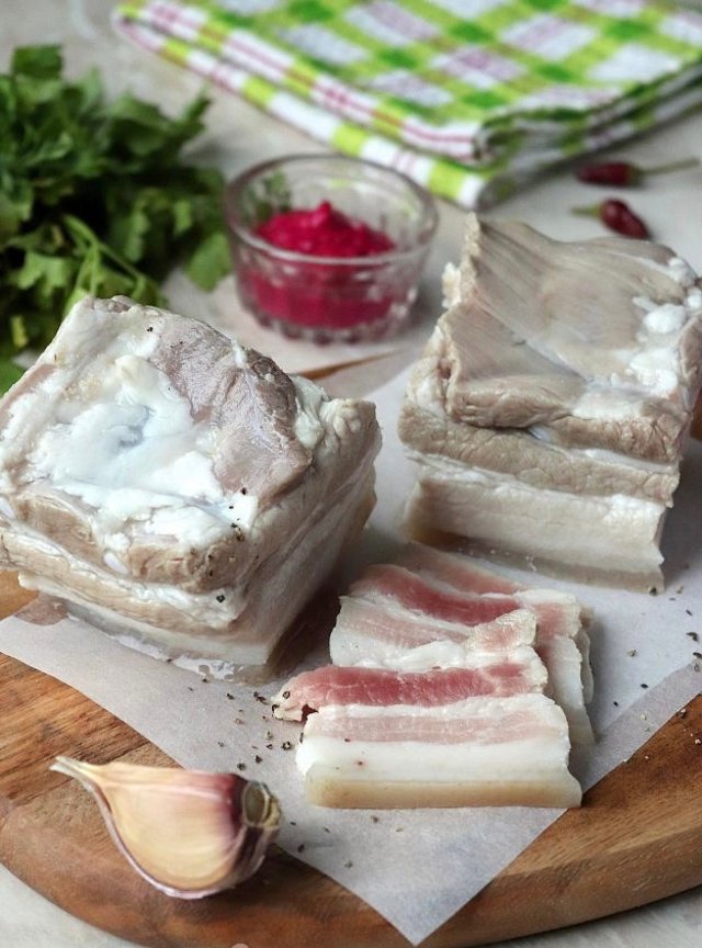 Соленая свиная грудинка в рассоле горячим способом 🥩