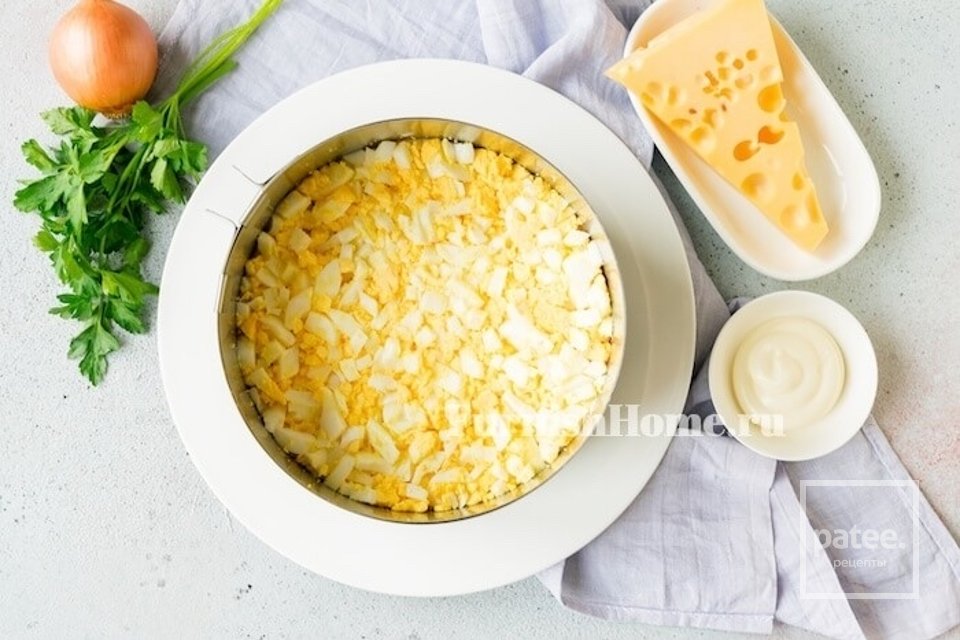 Салат с селедкой и сыром 🥗 - Шаг 6