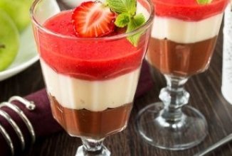 Шоколадно-ванильный пудинг с клубникой 👍🏼