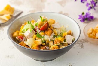 Салат из курицы с помидорами и кремовой заправкой 🥗