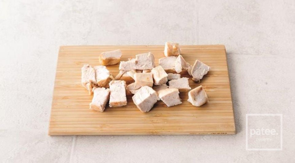 Салат из курицы с помидорами и кремовой заправкой 🥗 - Шаг 5