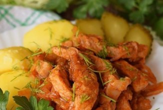 Свинина с капустой и солёным огурцом 🥩