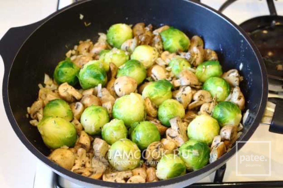 Брюссельская капуста с грибами 🥬 - Шаг 9