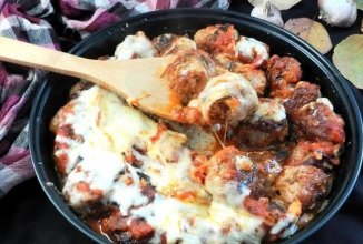 Фрикадельки в томатном соусе с сыром 🥩