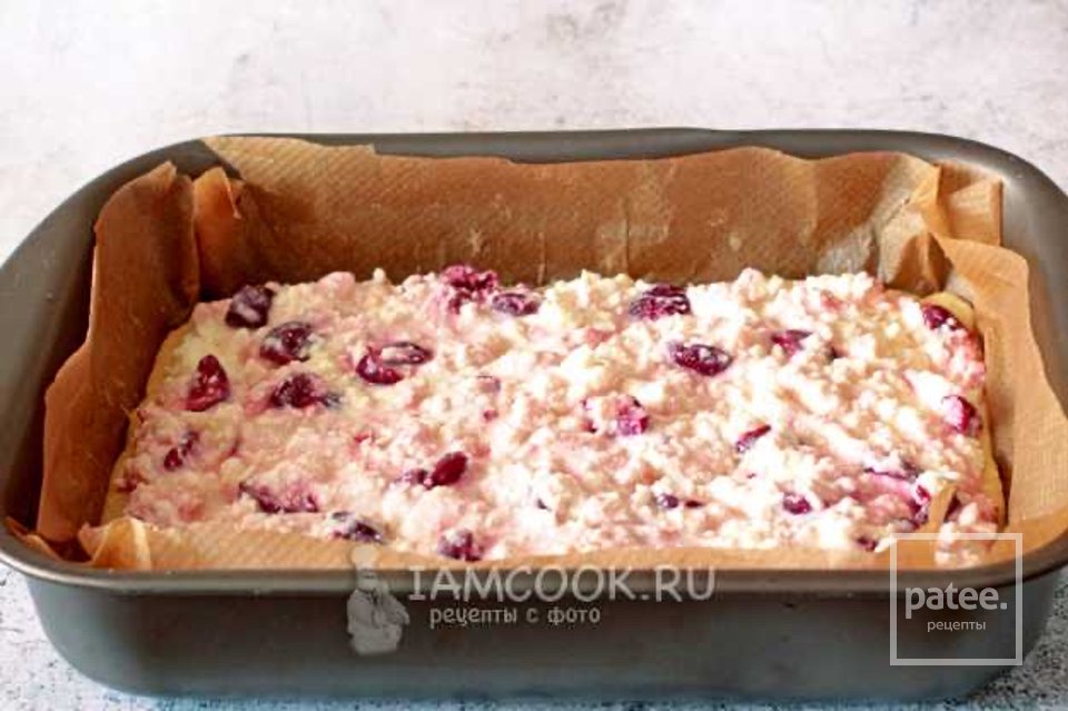 Тертый пирог с творогом и вишней 🍰 - Шаг 9
