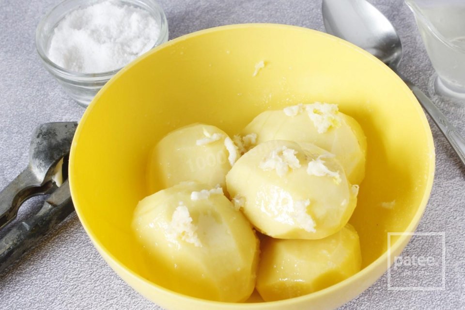 Запеченный картофель в фольге в духовке 🥔 - Шаг 3