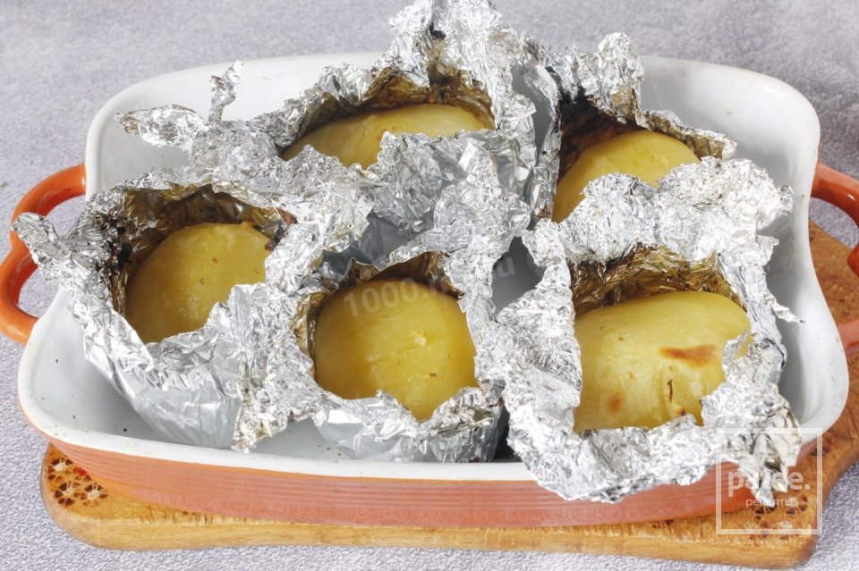 Запеченный картофель в фольге в духовке 🥔 - Шаг 6
