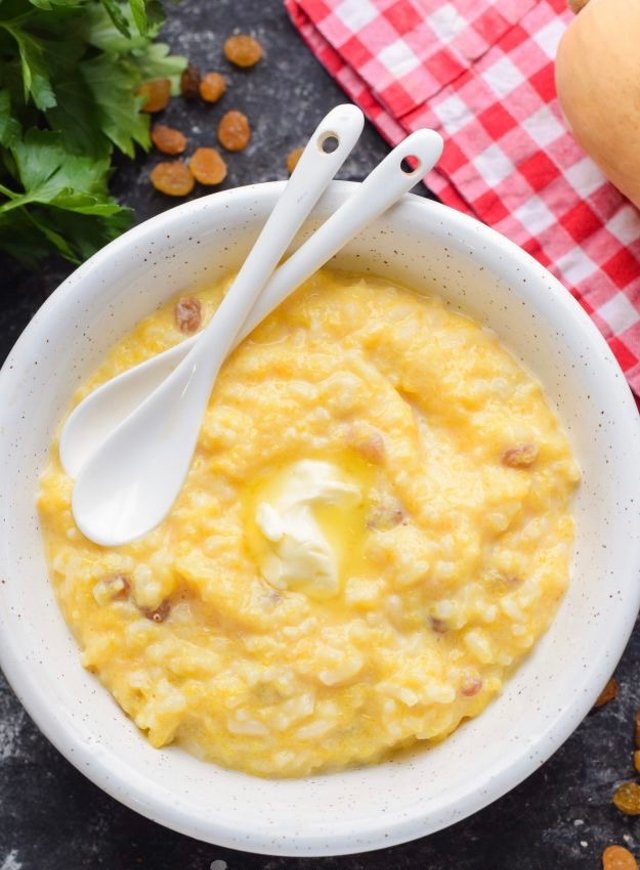 Рисовая каша с тыквой и изюмом для ребенка 🥣