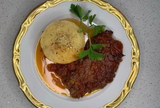 Стейк в винном соусе