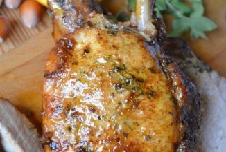 Корейка на косточке в духовке 🥩