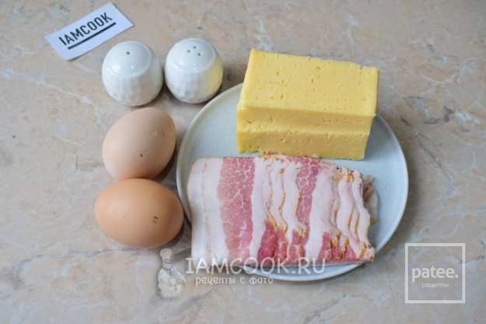 Яичница с беконом и сыром на сковороде 🍳 - Шаг 1