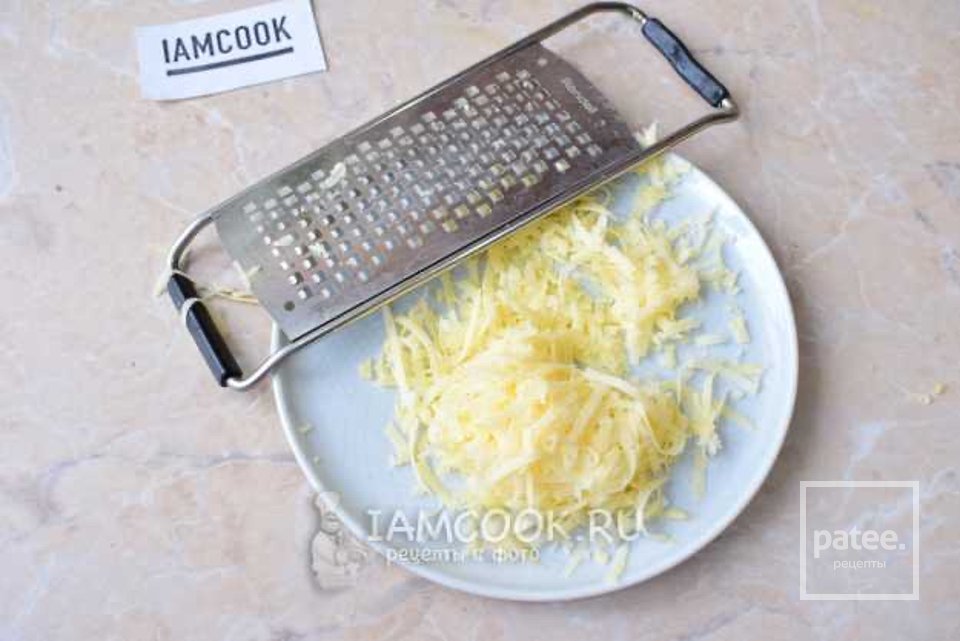 Яичница с беконом и сыром на сковороде 🍳 - Шаг 4