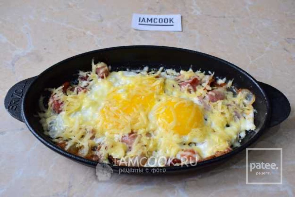 Яичница с беконом и сыром на сковороде 🍳 - Шаг 5