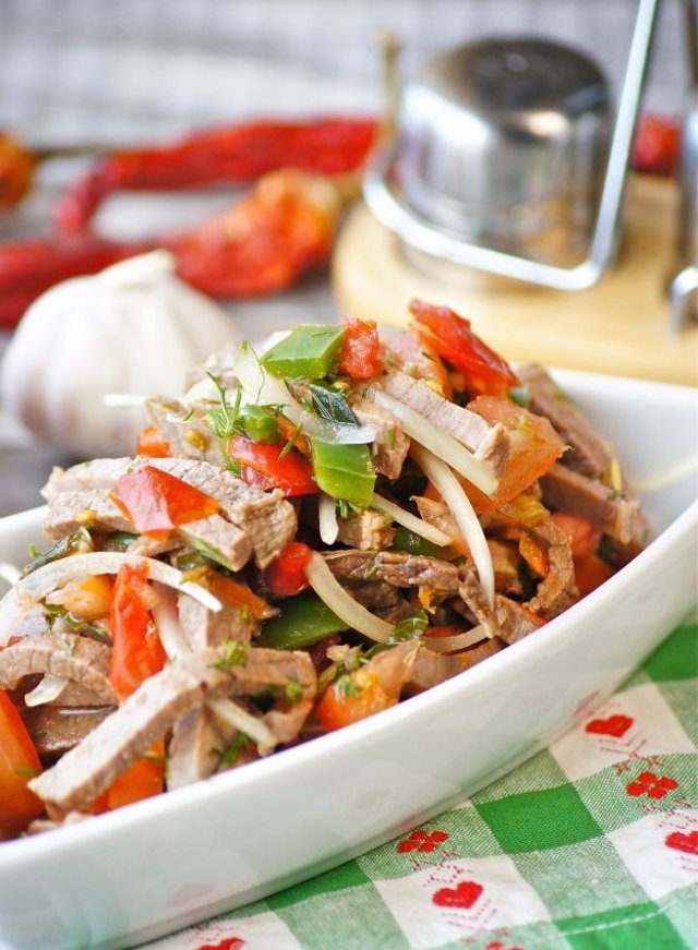 Рецепт мексиканского салата с мясом: сытное блюдо с традиционными ингредиентами
