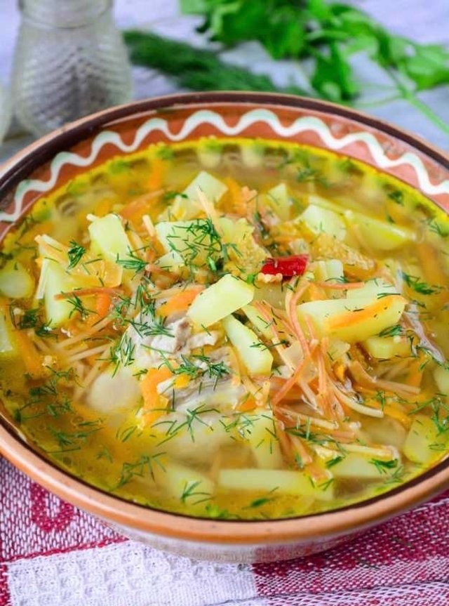 Куриный суп с жареной вермишелью 🍲