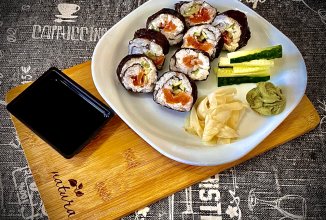 Ролл с лососем