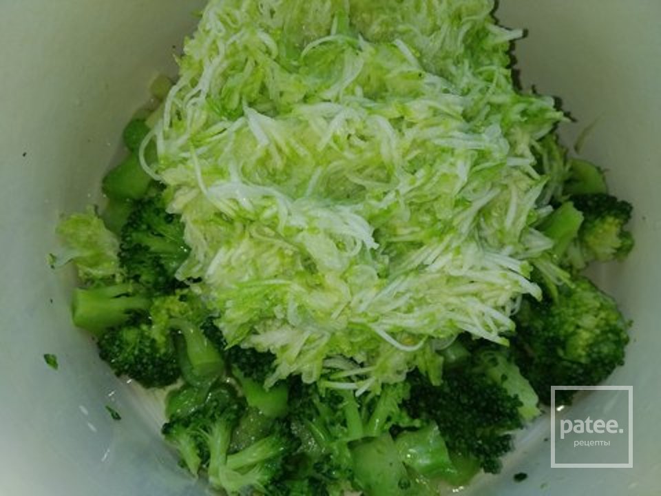 Сосиски в пасте, запеченные с брокколи, кабачком, сыром и соусом Barilla - Шаг 3