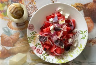 Салат с арбузом и фетой