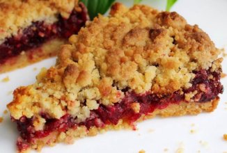 Рассыпчатый пирог с замороженной вишней