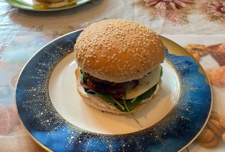 Вегетарианский бургер из красной фасоли