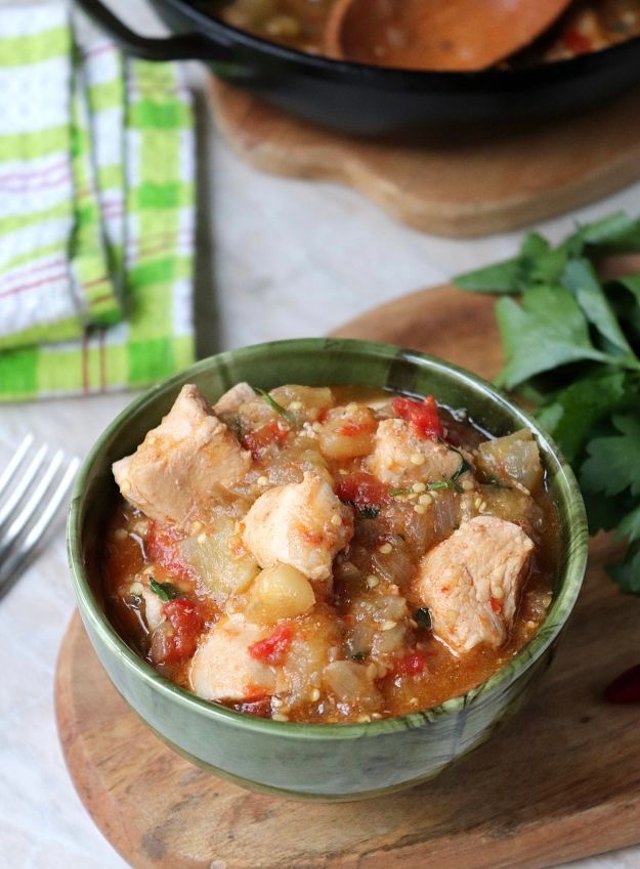 Тушеная курица с баклажанами и помидорами 🍗