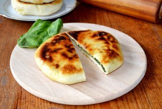 Хачапури со шпинатом и сыром