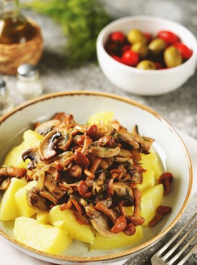 Картофель с маринованными и свежими грибами 🍄