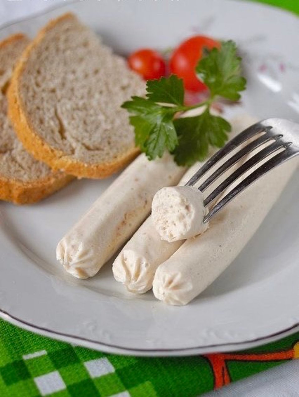 Куриные сосиски. Завтрак из сосисок. Куриные сосиски. Сосиски из филе рецепт. Сосиски из филе рецепт.