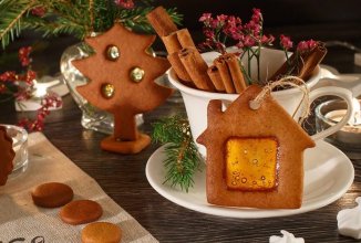 Корично-гвоздичное печенье с леденцовыми &laquo;окошками&raquo;