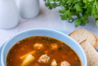 Томатный суп с фрикадельками и фасолью 🍲