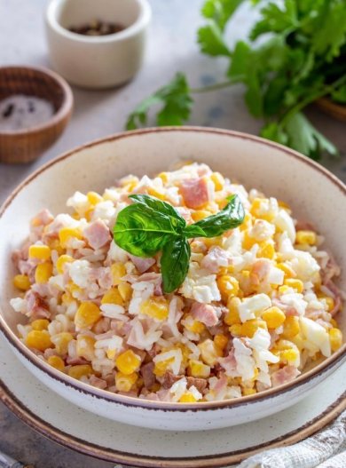 Салат с копченой курицей и рисом 🥗