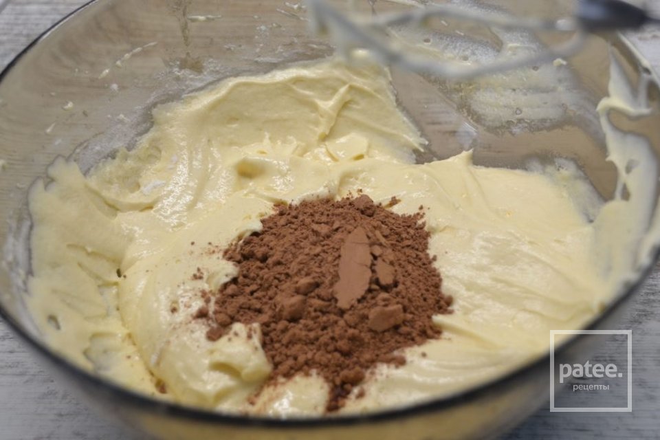 Двухцветный кекс с вишней - Шаг 8