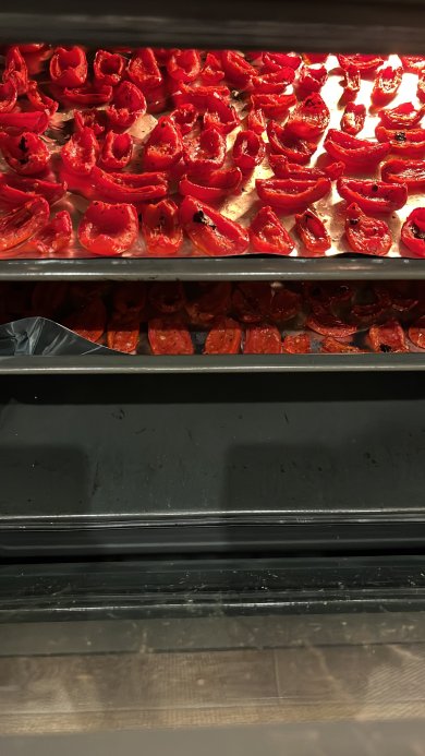 Вяленные томаты и соус из сердцевин - Шаг 1