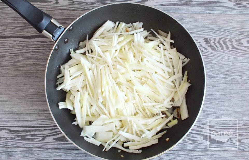 Перепечи с капустой и фаршем - Шаг 3