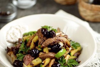 Теплый салат с говядиной и баклажанами 🥗