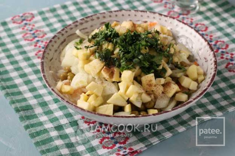 Салат из квашеной капусты с горошком и яблоком 🥗 - Шаг 5