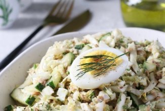Салат с тунцом, яйцом, огурцом и пекинской капустой 🥗