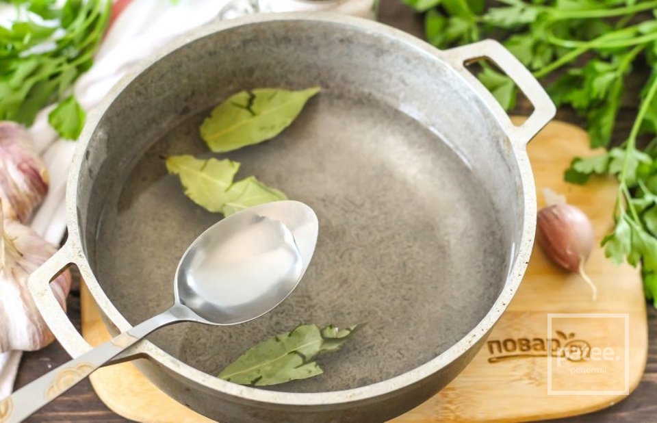 лобио из красной фасоли. молодой маринованный чеснок. маринованный чеснок. маринованный чеснок головками. мариновка чеснока для фо бо.