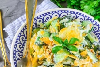 Салат из огурцов с чипсами 🥗