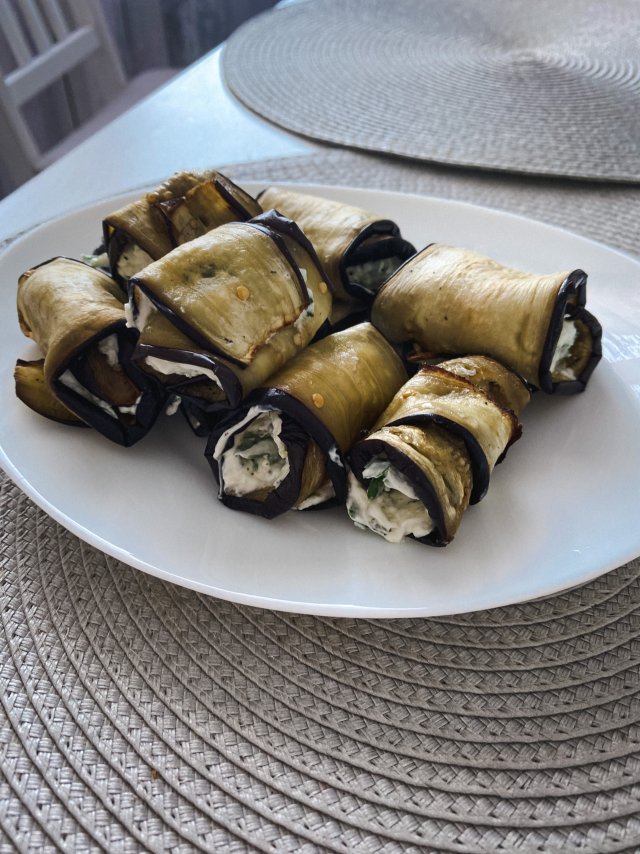 Баклажаны с творожным сыром и чесноком