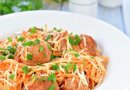 Спагетти с фрикадельками в томатном соусе 🍝
