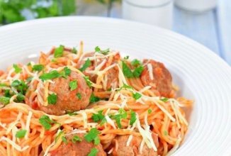 Спагетти с фрикадельками в томатном соусе 🍝