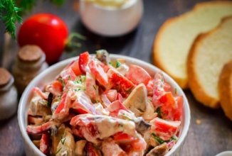 Салат с крабовыми палочками, грибами и болгарским перцем 🥗