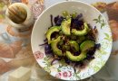 Салат с красной капустой и авокадо
