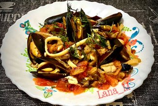 Теплый салат с мидиями