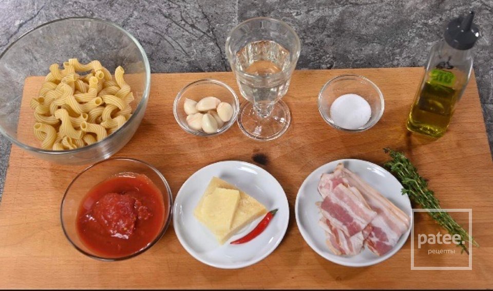 Паста Аматричана с беконом - Шаг 1