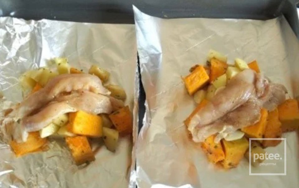 Куриное филе замеченное с тыквой и картофелем. - Шаг 1