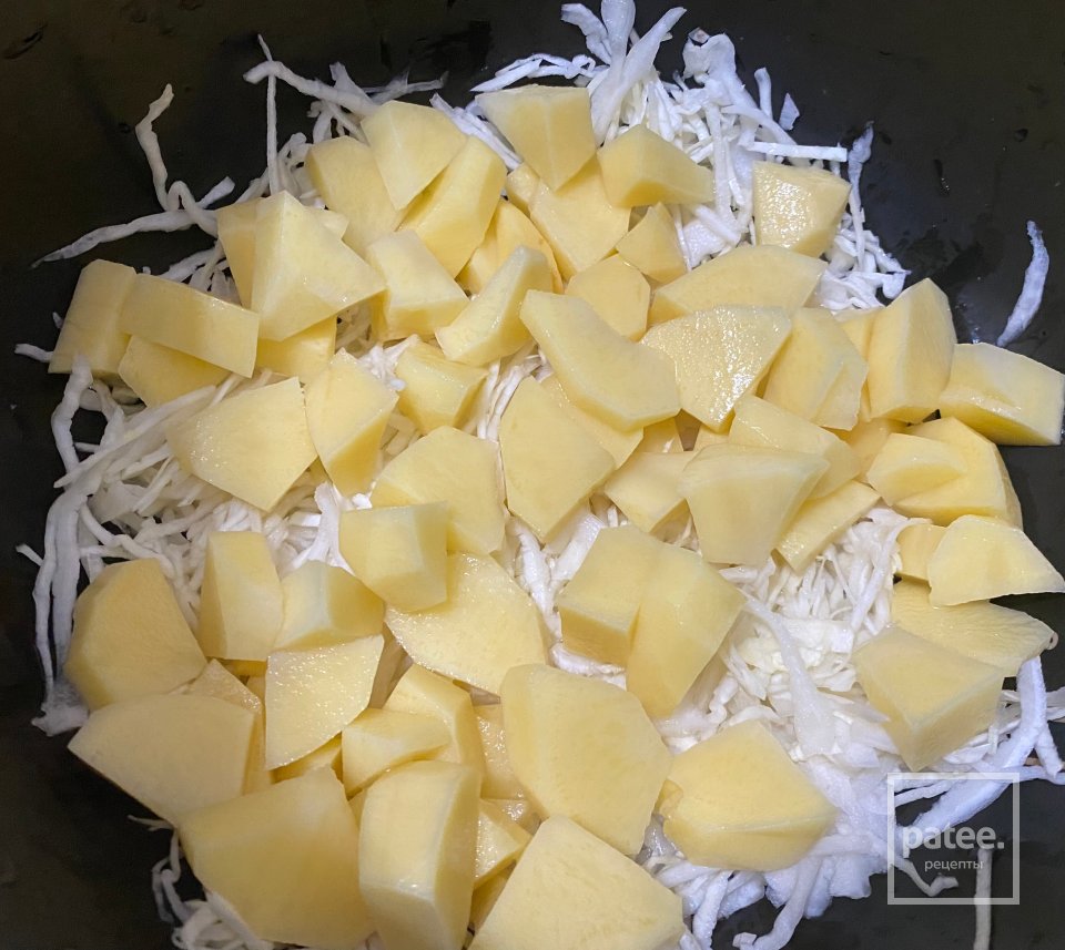 Гарнир 🥗: тушеная капуста с картофелем - Шаг 4