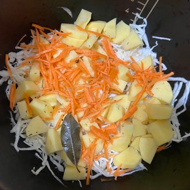 Гарнир 🥗: тушеная капуста с картофелем - Шаг 5